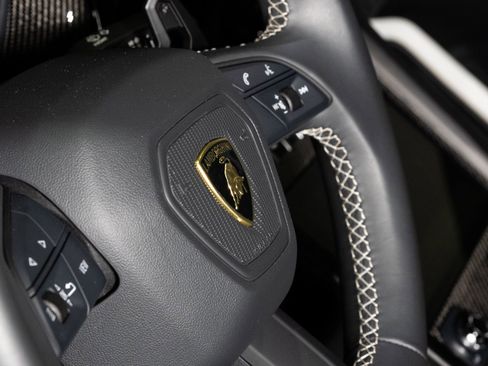 Used 2024 Lamborghini Urus Performante image 43