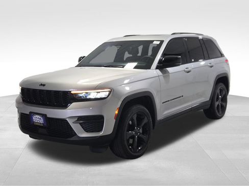 Certified 2023 Jeep Grand Cherokee Altitude AWD/4WD image 23