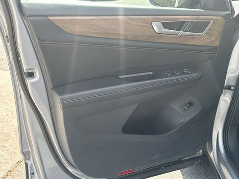 Used 2024 Volkswagen Atlas SE FWD image 10