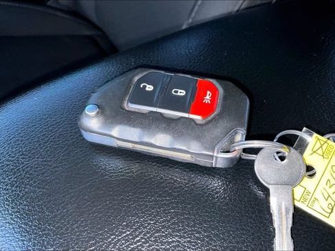 Used 2023 Jeep Gladiator Sport AWD/4WD image 10