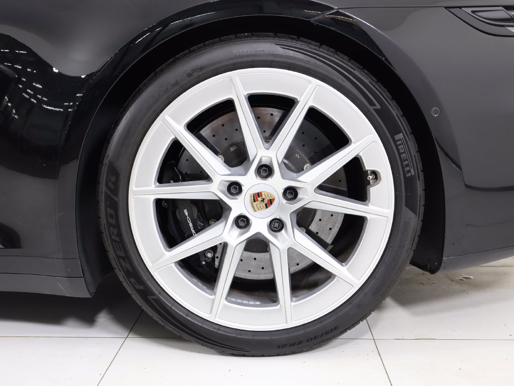 Certified 2025 Porsche 911 Carrera GTS RWD image 26