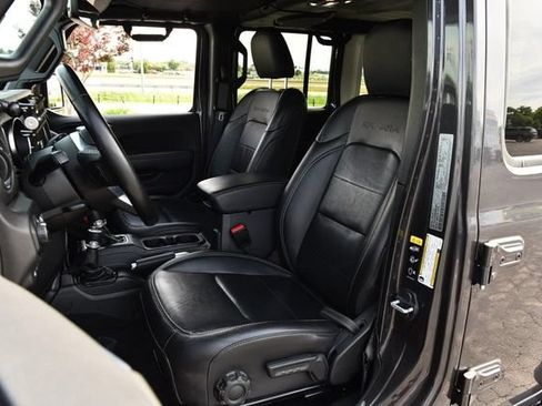 Used 2021 Jeep Wrangler Unlimited Sahara w/ Cold Weather Group AWD/4WD image 19