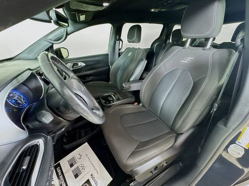 Certified 2020 Chrysler Pacifica Touring w/ S Appearance Package image 10