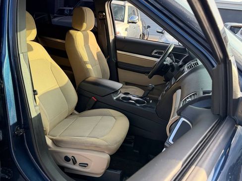Used 2017 Ford Explorer XLT w/ Equipment Group 201A FWD image 19