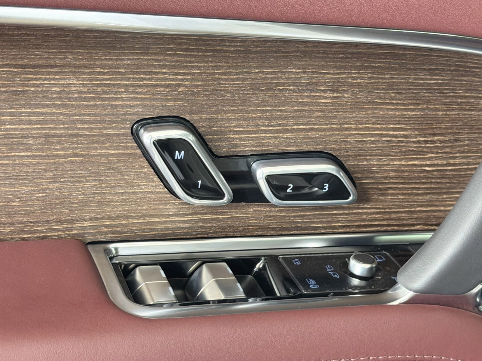 New 2026 Land Rover Range Rover Autobiography AWD/4WD image 24