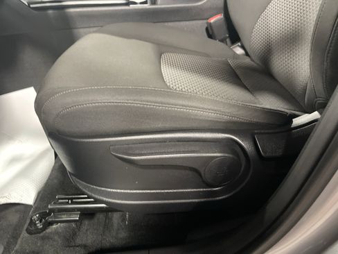 Used 2023 Kia Sportage LX image 9