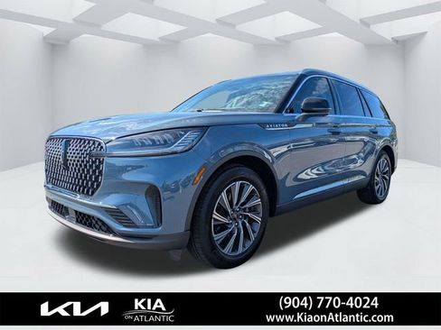 Used 2025 Lincoln Aviator 2WD image 7