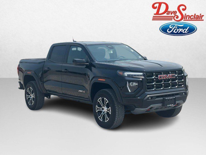 Used 2025 GMC Canyon AT4 w/ Technology Plus Package AWD/4WD image 4