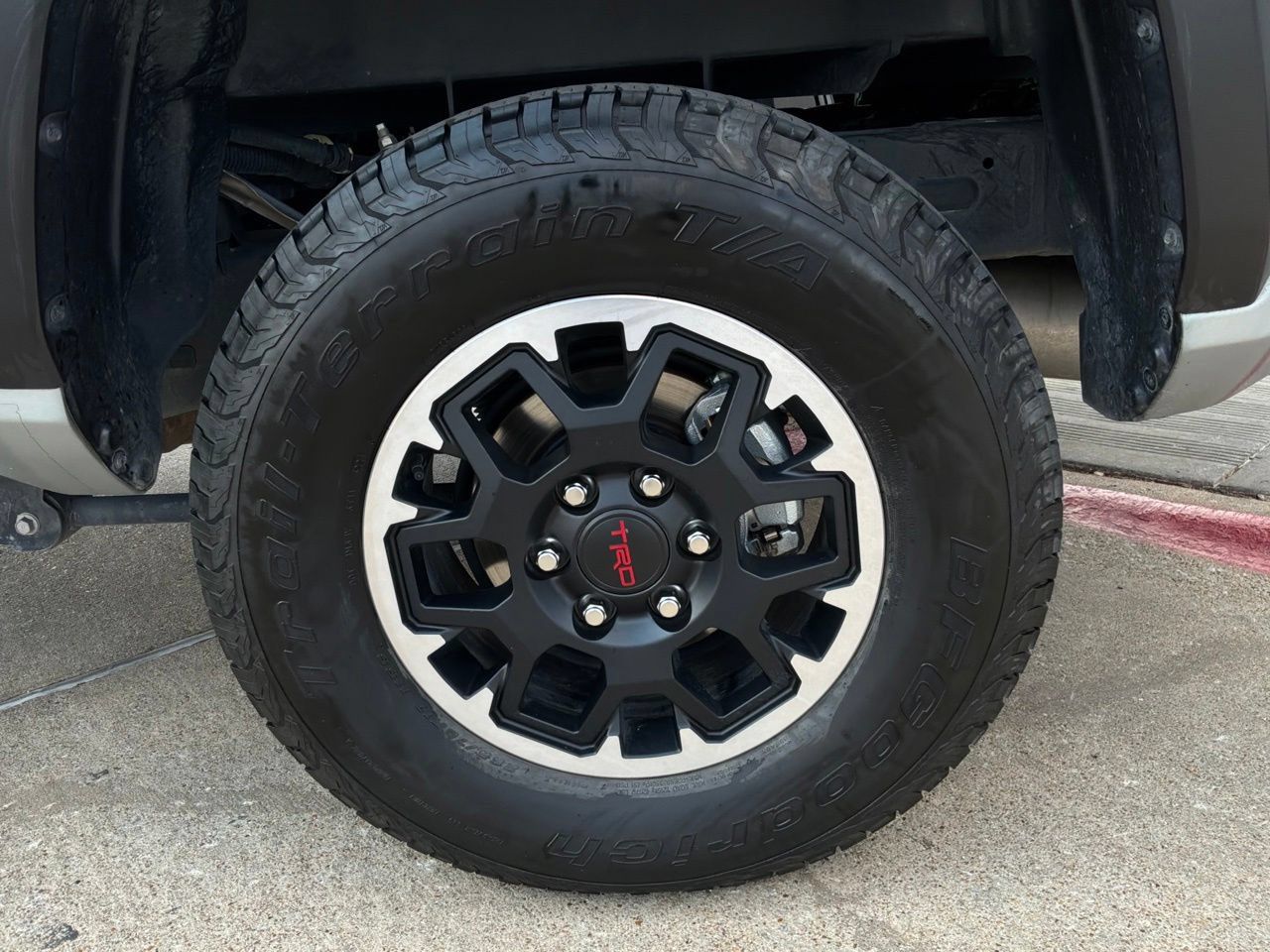 Used 2025 Toyota Tacoma TRD Off-Road AWD/4WD image 9