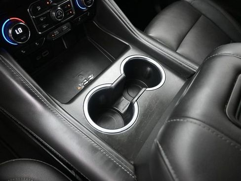 Used 2022 Chevrolet Suburban Z71 image 27