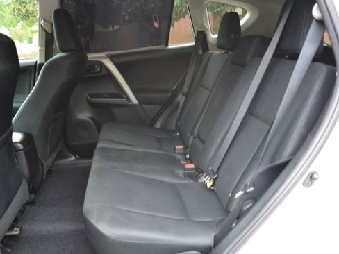 Used 2016 Toyota RAV4 LE FWD image 12