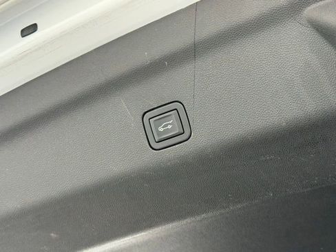 Used 2022 Chevrolet Suburban RST AWD/4WD image 41