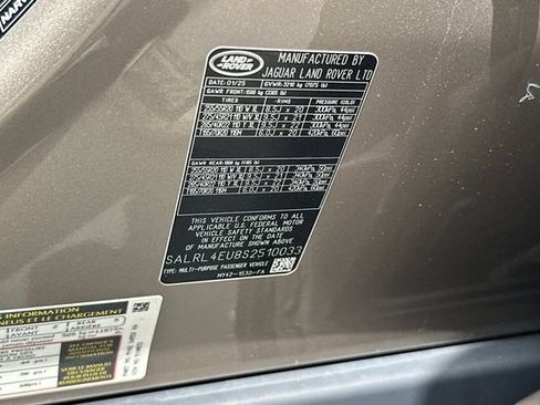 Certified 2025 Land Rover Discovery Dynamic SE AWD/4WD image 28
