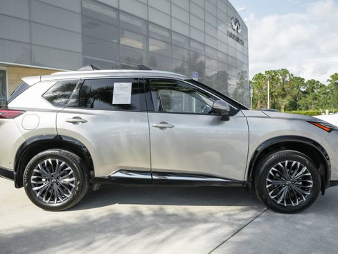 Used 2025 Nissan Rogue Platinum w/ Platinum Premium Package image 27