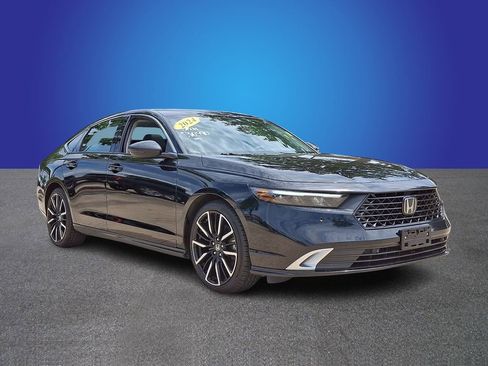 Used 2024 Honda Accord Touring image 3
