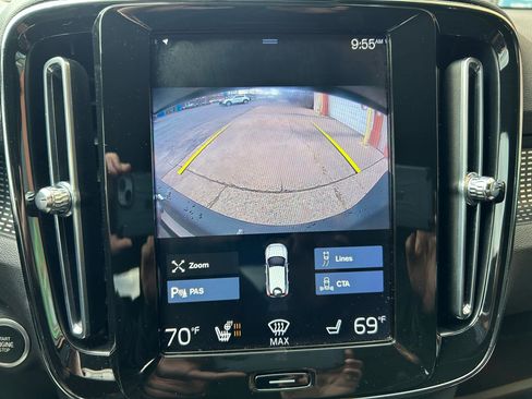 Used 2021 Volvo XC40 T5 R-Design image 14