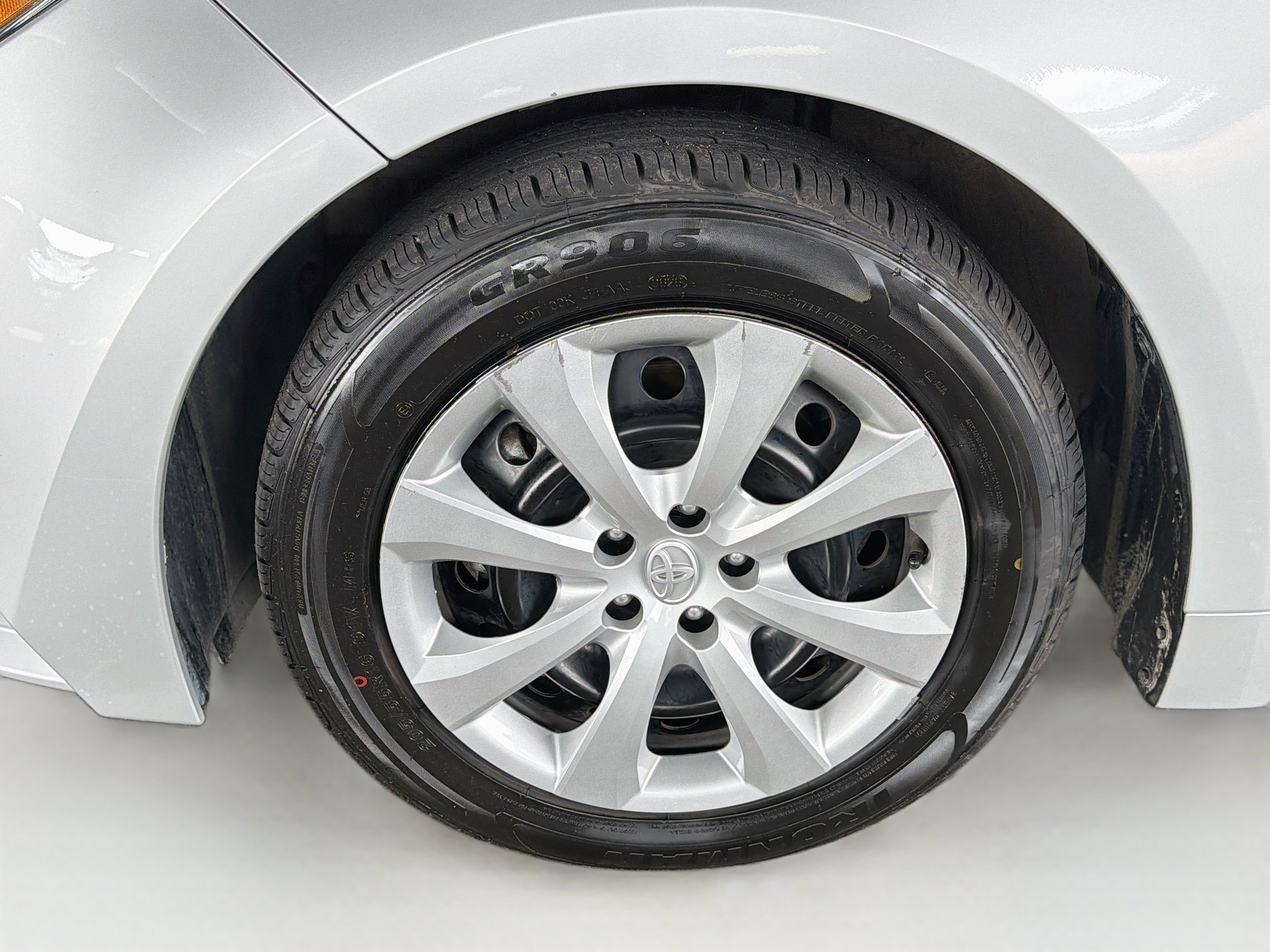 Used 2025 Toyota Corolla LE FWD image 11