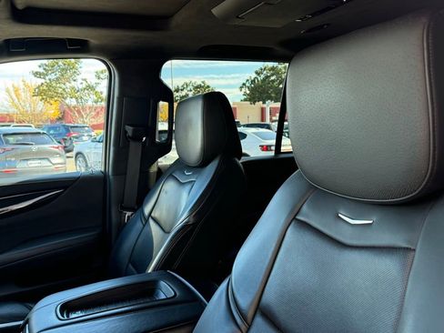 Used 2018 Cadillac Escalade Platinum image 17
