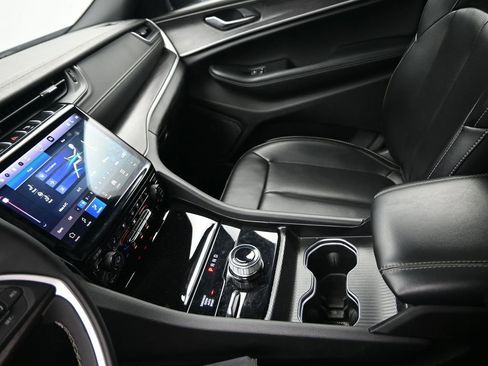 Used 2024 Jeep Grand Cherokee L Limited w/ Luxury Tech Group II image 20