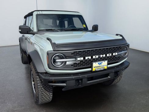 Used 2022 Ford Bronco Badlands image 7