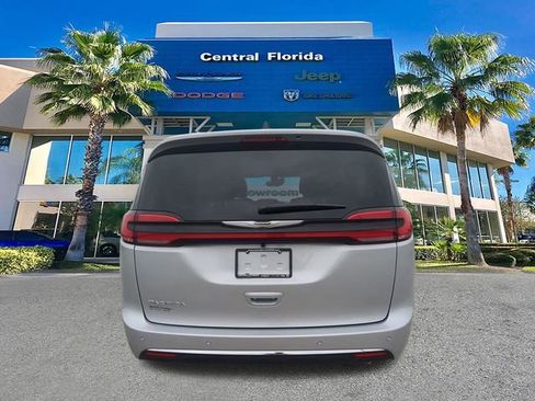 New 2026 Chrysler Pacifica Select FWD image 6