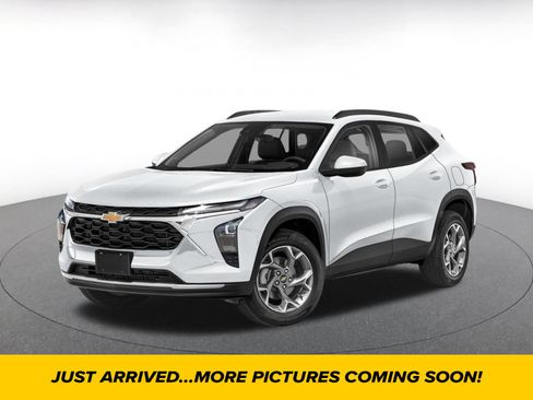 Used 2025 Chevrolet Trax LT FWD image 1