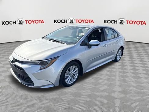 Certified 2025 Toyota Corolla LE image 3