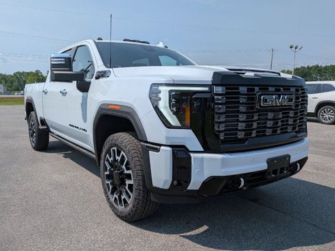 New 2026 GMC Sierra 2500 Denali Ultimate w/ LPO, Black Badging Package AWD/4WD image 3