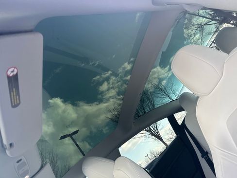 Used 2023 Tesla Model 3 Standard Range image 19