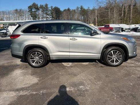 Used 2017 Toyota Highlander XLE image 8