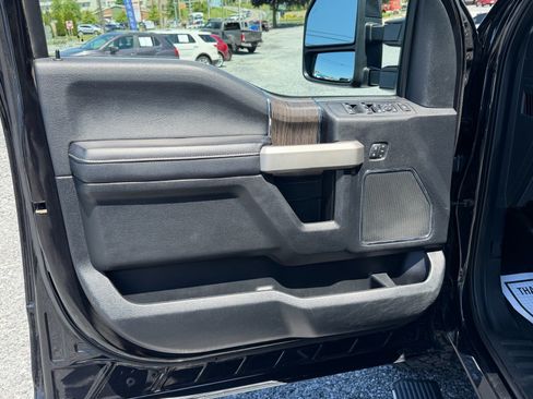 Used 2020 Ford F250 Lariat w/ Lariat Ultimate Package AWD/4WD image 24