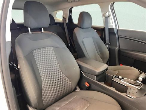 Used 2024 Kia Sportage LX image 14