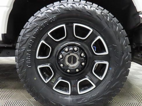 Used 2025 Ford F250 Platinum image 8