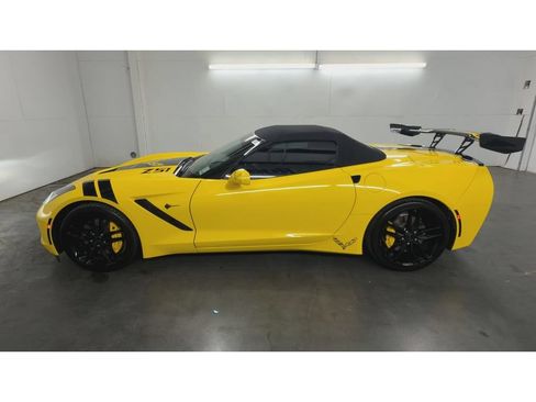 Used 2017 Chevrolet Corvette Stingray Convertible RWD image 5