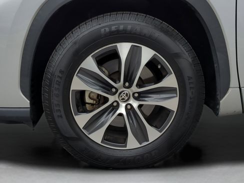 Used 2021 Toyota Highlander XLE FWD image 35