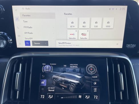 Used 2024 Lexus LX 600 4WD w/ Luxury Package image 29