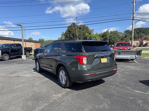 Certified 2023 Ford Explorer XLT AWD/4WD image 3