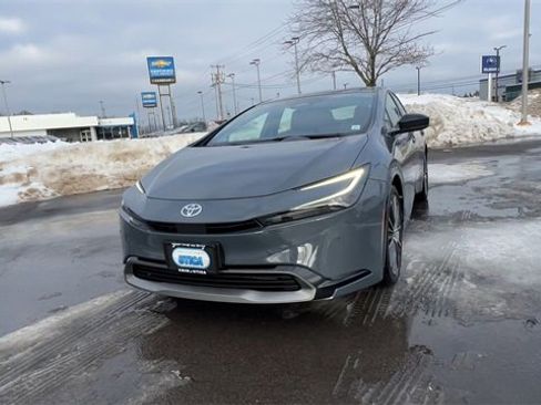Used 2024 Toyota Prius XLE image 3