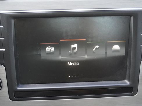 Used 2016 Volkswagen Golf S FWD image 18