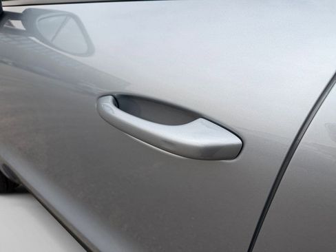 Used 2025 Porsche Macan AWD/4WD image 16