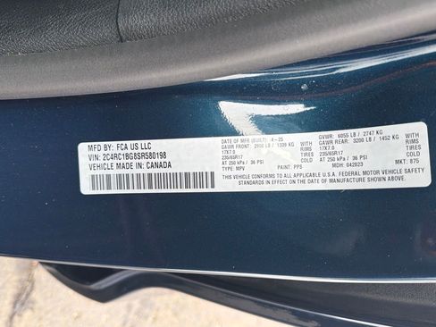 Used 2025 Chrysler Pacifica Select image 35