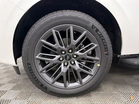 New 2026 Ford Expedition Platinum image 13