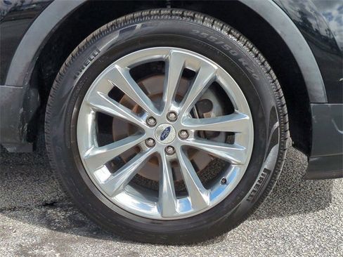 Used 2018 Ford Explorer XLT w/ Equipment Group 202A image 11