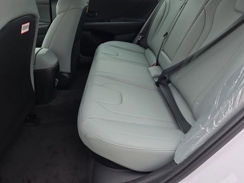 New 2025 Hyundai Elantra Limited image 32