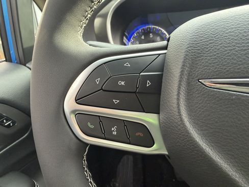 New 2026 Chrysler Pacifica Select AWD/4WD image 38