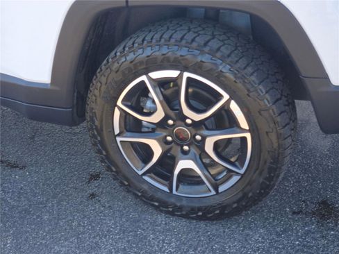 Certified 2025 Jeep Compass Trailhawk AWD/4WD image 19
