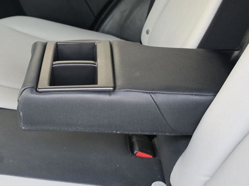 Used 2017 Toyota RAV4 Limited AWD/4WD image 10