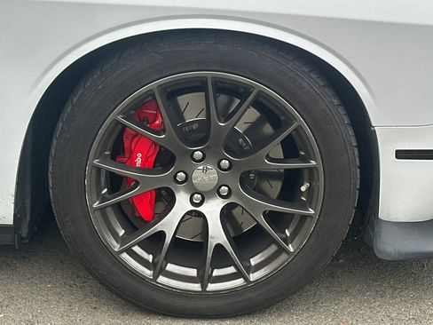 Used 2015 Dodge Challenger SRT image 7