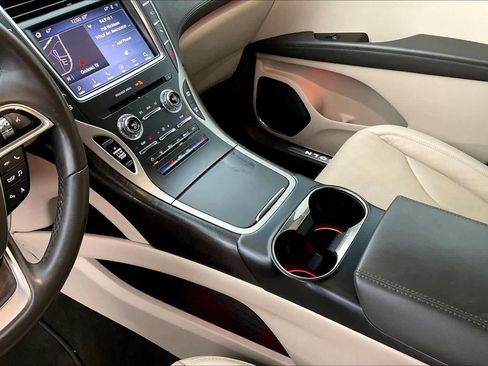 Used 2020 Lincoln Nautilus Reserve image 16