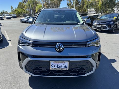 Used 2026 Volkswagen Taos SE FWD image 3